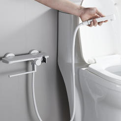 Душевой гарнитур для интимной гигиены со смесителем и шлангом, белый матовый Daisy 3510MW INTER CERAMIC