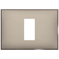 Рамка единична крем сатен с кафяв кант Classia Bticino италиански стандарт LEGRAND