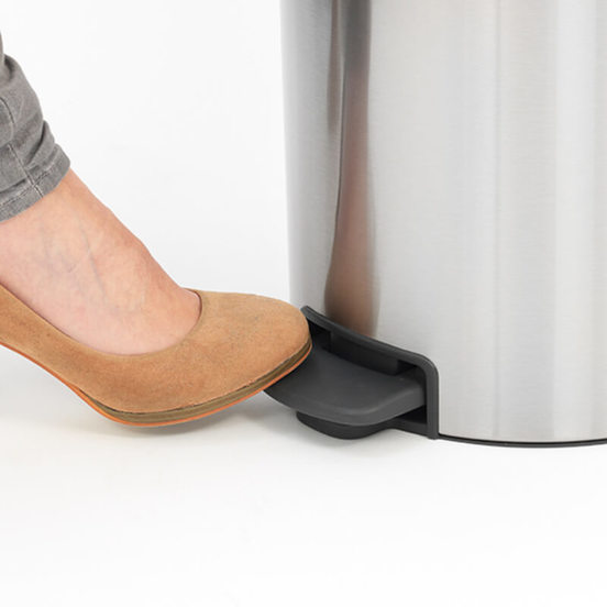 0106030413-4-kosh-za-banja-20l-newlcon-matt-steel-fingerprint-proof-649046-brabantia_552x552_pad_478b24840a