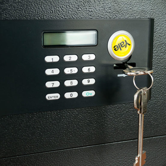 0301070007-3-sejf-s-elektronen-mehanizym-ysb-250-cheren-250-h-350-h-300-mm-yale_552x552_pad_478b24840a