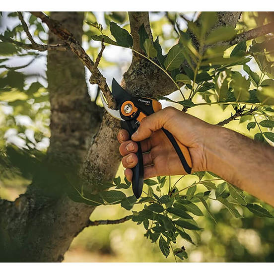 0504020153-5-nozhica-lozarska-za-rjazane-do-o24mm-karbonova-stomana-smartfit-p541-fiskars_552x552_pad_478b24840a