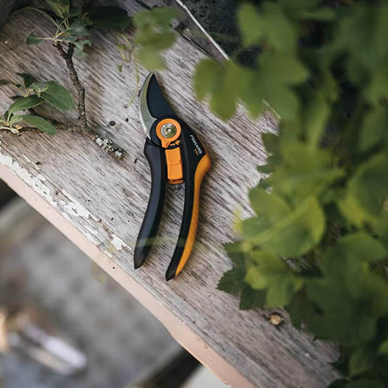 0504020153-6-nozhica-lozarska-za-rjazane-do-o24mm-karbonova-stomana-smartfit-p541-fiskars_552x552_pad_478b24840a