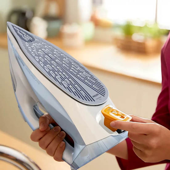 0705100200-2-jutija-2600-w-vertikalno-gladene-dst7011-20-philips-webp_552x552_pad_478b24840a