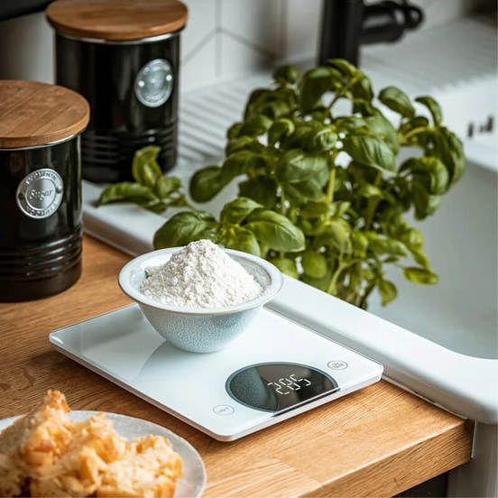 0705120084-kuhnenska-vezna-do-10-kg-tochnost-1-g-led-ad-3173-w-adler-3_552x552_pad_478b24840a