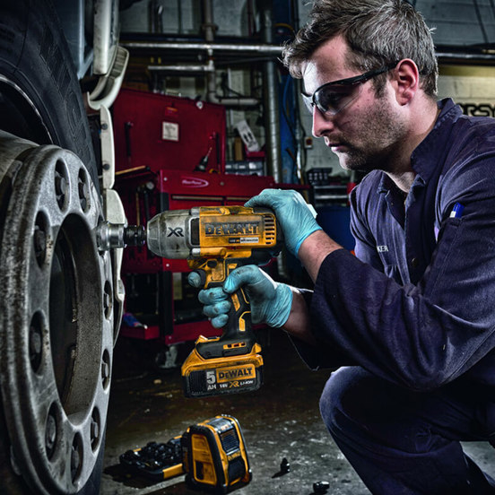 0802010138-4-gajkovert-bezchetkov-18-v-12-950-nm-2x5-ah-li-ion-dcf899-p2-dewalt_552x552_pad_478b24840a
