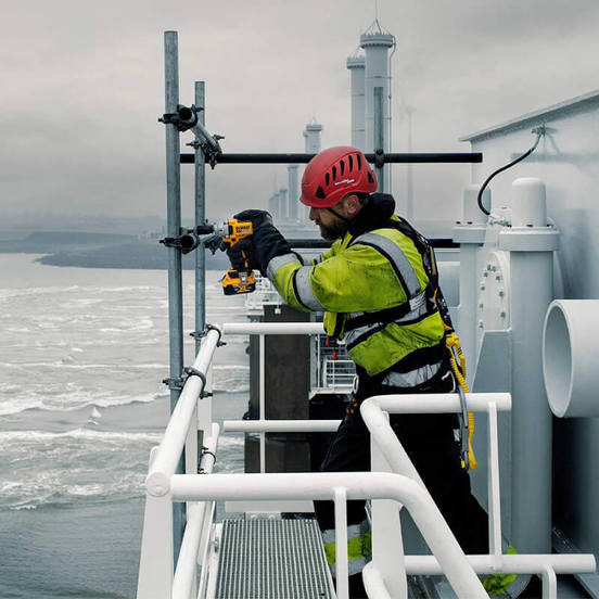 0802010214-udaren-akumulatoren-gajkovert-dcf894-n-18-v-447-nm-12-bez-baterii-i-zarjadno3_552x552_pad_478b24840a