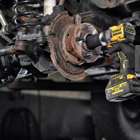 0802010317-1-gajkovert-bezchetkov-18-v-406-nm-12-s-kufar-bez-baterija-i-zarjadno-dcf921-nt-dewalt_552x552_pad_478b24840a