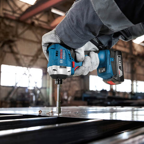 0802010327-2-gajkovert-bezchetkov-14-gdr-18-v-215-18-v215-nm2-sk-bez-baterija-i-zarjadno-bosch_552x552_pad_478b24840a