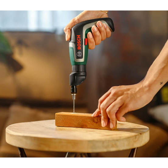 0802040016-1-otvertka-akumulatorna-3-6-v-ixo-7-bosch_552x552_pad_478b24840a