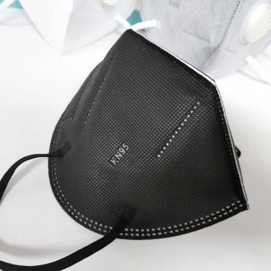 0808010291-protivoprahova-maska-s-klapa-vertikalno-sgyvaema-kn95-cherna1_552x552_pad_478b24840a