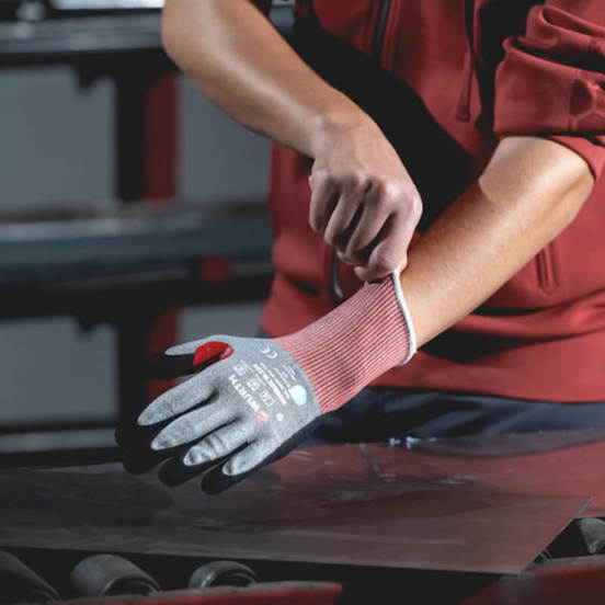 0808010427-8-rykavici-protivosrezni-softflex-w-330-nitrilna-pjana-pu-termoust-do-100-c-wurth_552x552_pad_478b24840a