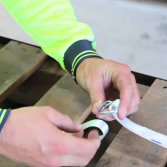 0809150044-1-klips-metalen-za-chemberovychna-lenta-16mm-1000br-cheren-za-rychna-mashina-caristrap_552x552_pad_478b24840a