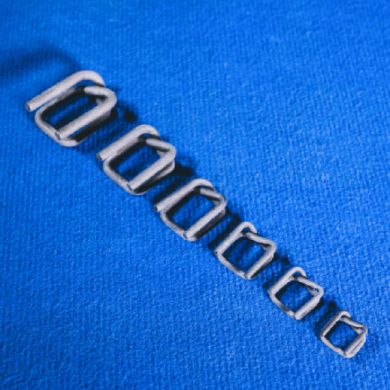 0809150044-2-klips-metalen-za-chemberovychna-lenta-16mm-1000br-cheren-za-rychna-mashina-caristrap_552x552_pad_478b24840a