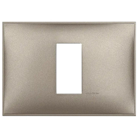 0904011365-ramka-edinichna-titan-classia-bticino-italianski-standart-legrand_552x552_pad_478b24840a