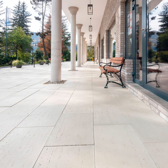 1003020106-2-plocha-lusso-tivoli-90h30h4-5sm-kremavo-bjal-semmelrock_552x552_pad_478b24840a